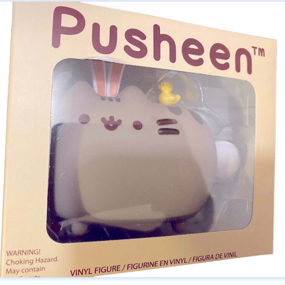 Pusheen Vinyl Figure and Pusheen Booth Props from Spring 2017 box